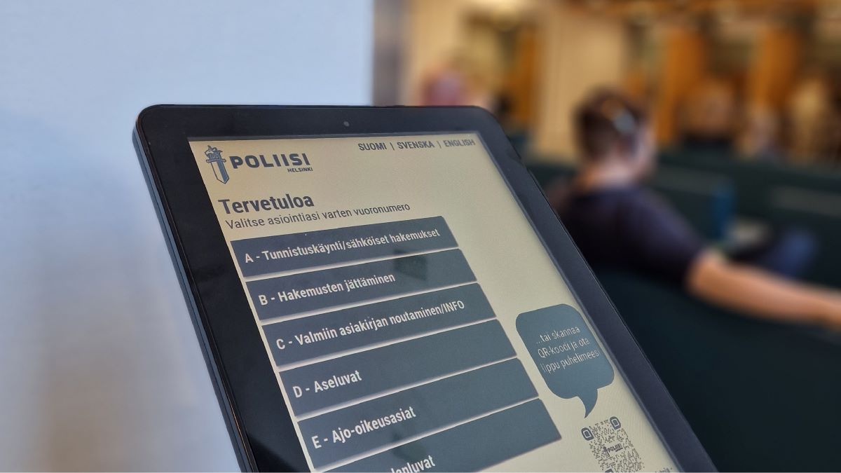 Poliisin lupa-aulan vuoronumerolaite.